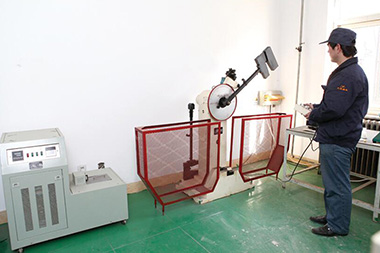 低温冲击试验机能满足室温从20摄氏度到零下60摄氏度的要求。